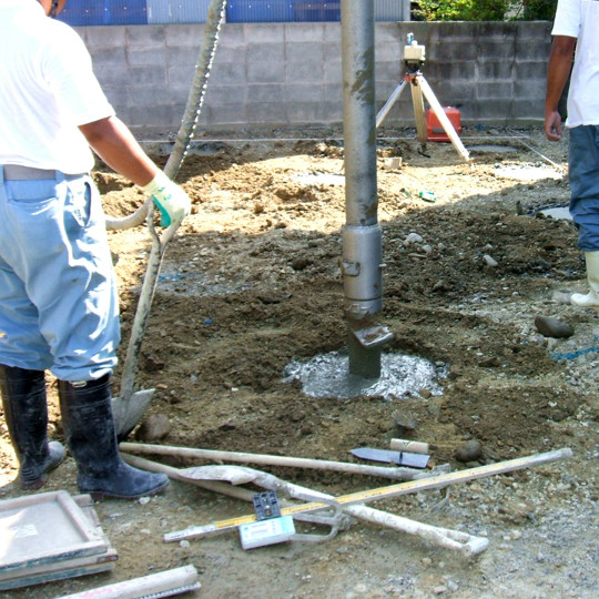 【基礎工事】［基礎補強湿式改良柱体工事］地盤改良をし地耐力不足を補い建物の沈下を防止します。